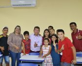 Comunidade do Igarapé de Areia recebe do prefeito Mundô escola reformada, climatizada e mobiliada